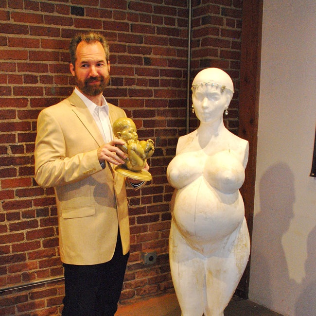 Daniel Edwards with Kim Kardashian sculpture 