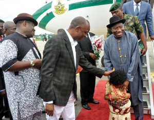 PIC.24. FROM LEFT: DEPUTY GOVERNOR OF RIVERS, MR TELE IKURU; GOV.  CHIBUIKE AMAECHI OF RIVERS WELCOMING PRESIDENT GOODLUCK JONATHAN AT  THE PORT HARCOURT INTERNATIONAL AIRPORT ON THURSDAY (12/9/13)